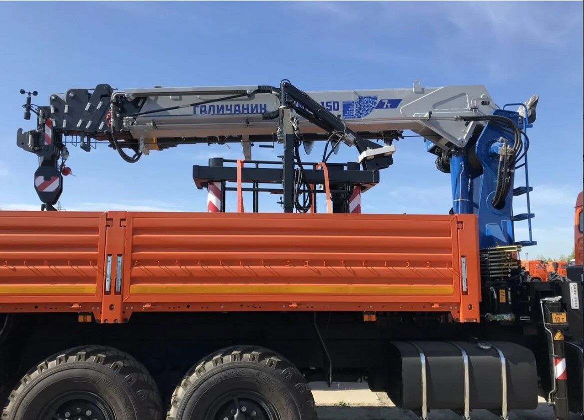 Бортовой автомобиль КАМАЗ 43118 с КМУ Галичанин 150, буром и корзиной