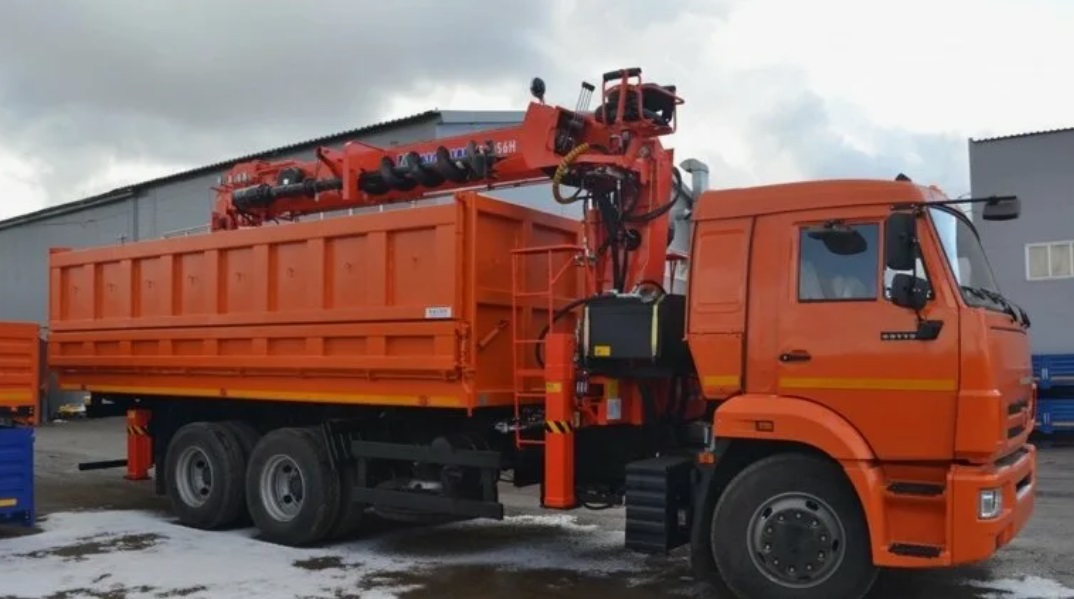 Самосвал камаз 43118 с КМУ Kanglim KS 2057Н